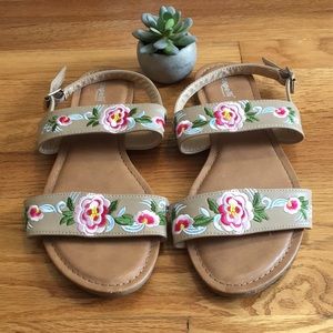 Women’s Size 10 Sandals🌸
